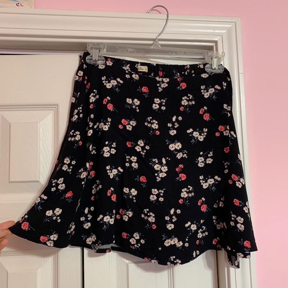 Navy Hollister floral print mini skirt